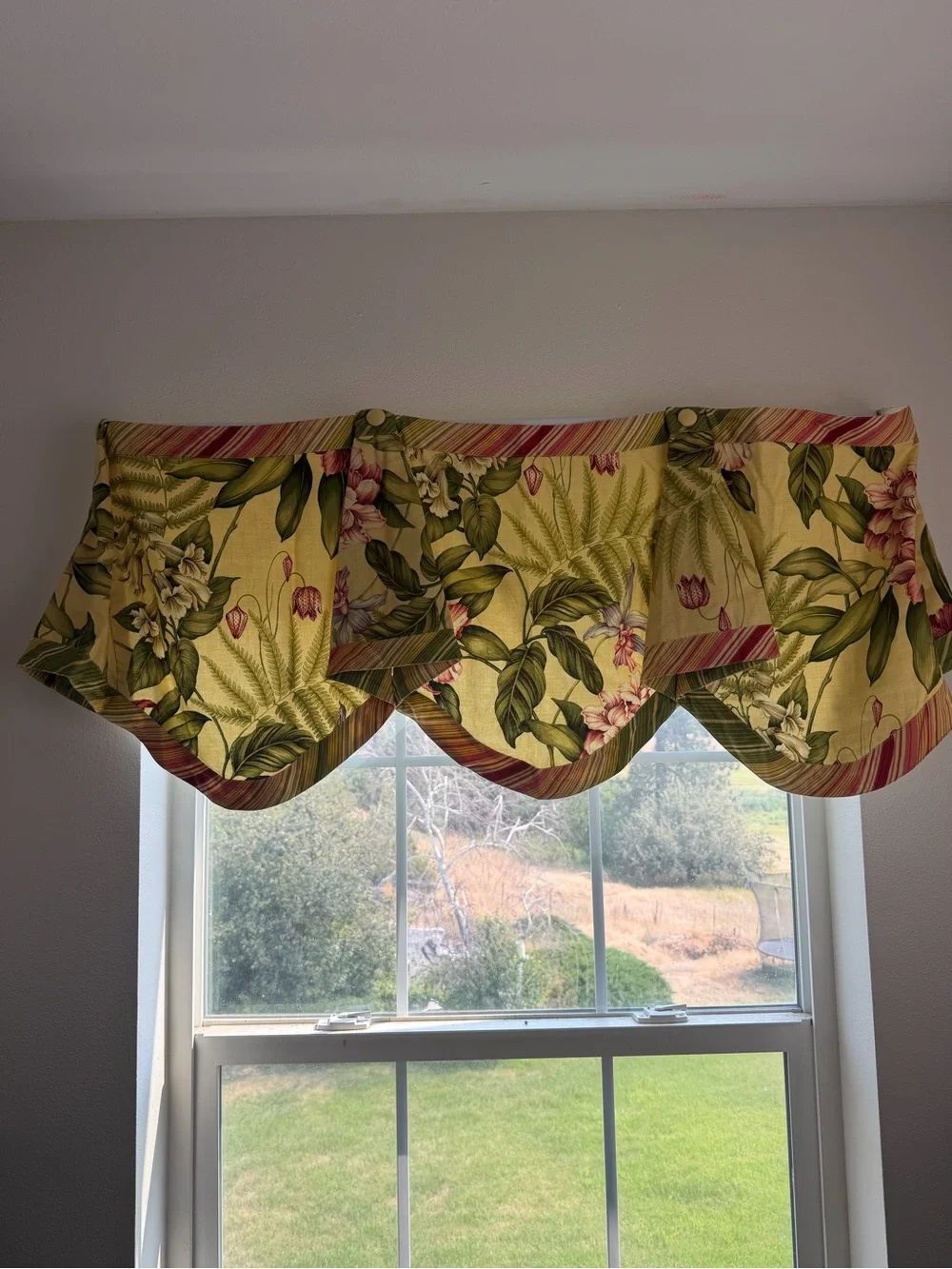 Five Waverly Yellow Floral Scalloped Valance